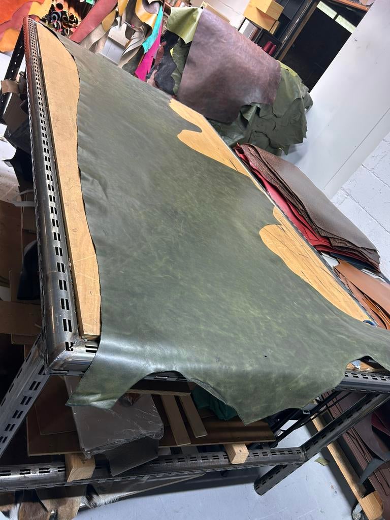 Soldaat groen camo halve huid 1.2 mm dikte soepel&glad A-258, Hobby en Vrije tijd, Stoffen en Lappen, Ophalen of Verzenden, Groen