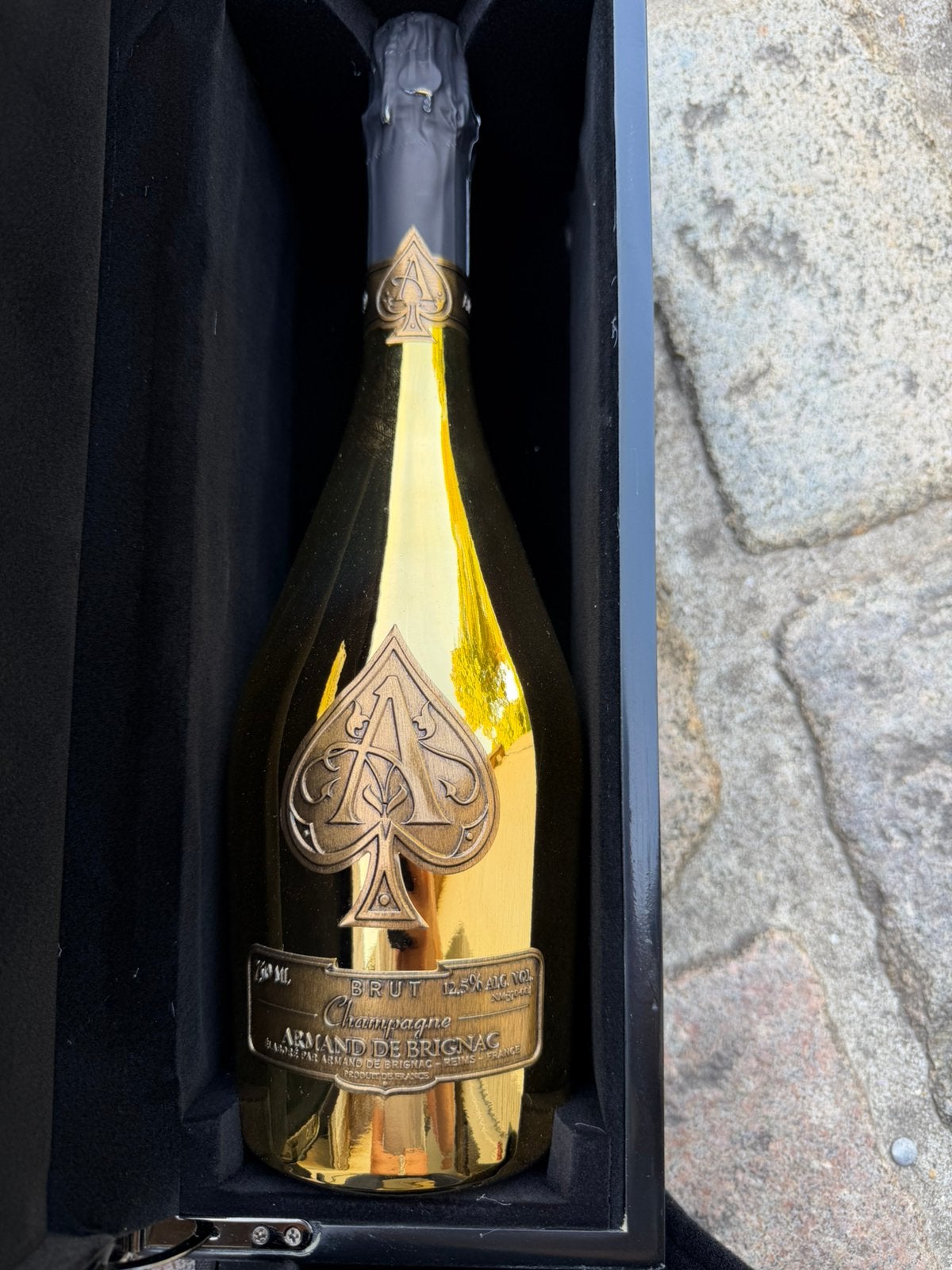 Champagne Armand de Brignac, Enlèvement, Neuf