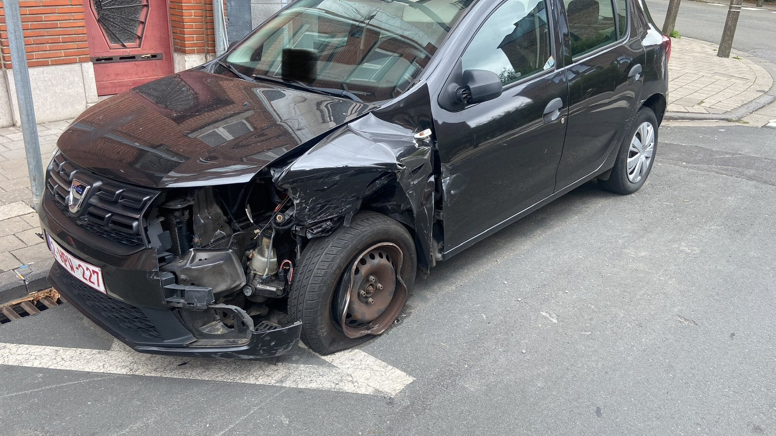 Dacia 2018 avec seulement 86900 km, Achat, Euro 6, Boîte manuelle, Noir