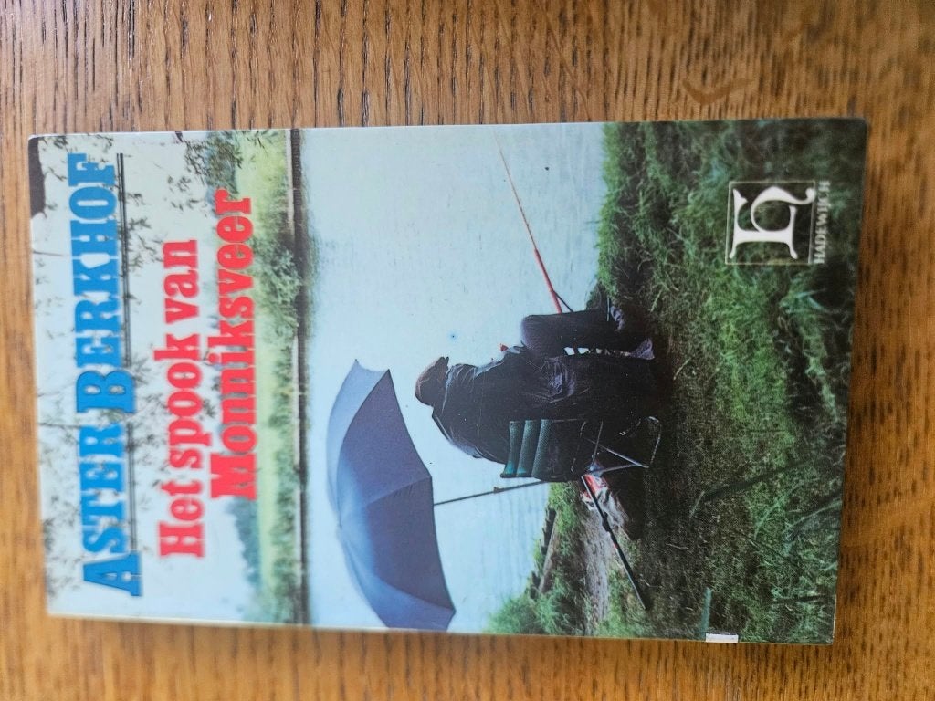 Boek aster berkhof het spook van monniksveer, Boeken, Ophalen of Verzenden, Gelezen, Diverse auteurs