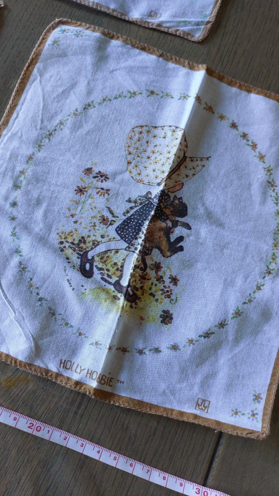Ensemble de 3 mouchoirs Holly Hobbie
Bon état 
les couleurs