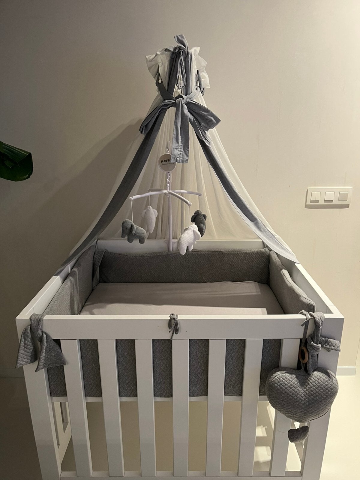 Babyparkje van hoogte verstelbaar - wit/hout, Kinderen en Baby's, Ophalen, Zo goed als nieuw, Rechthoekig, In hoogte verstelbaar