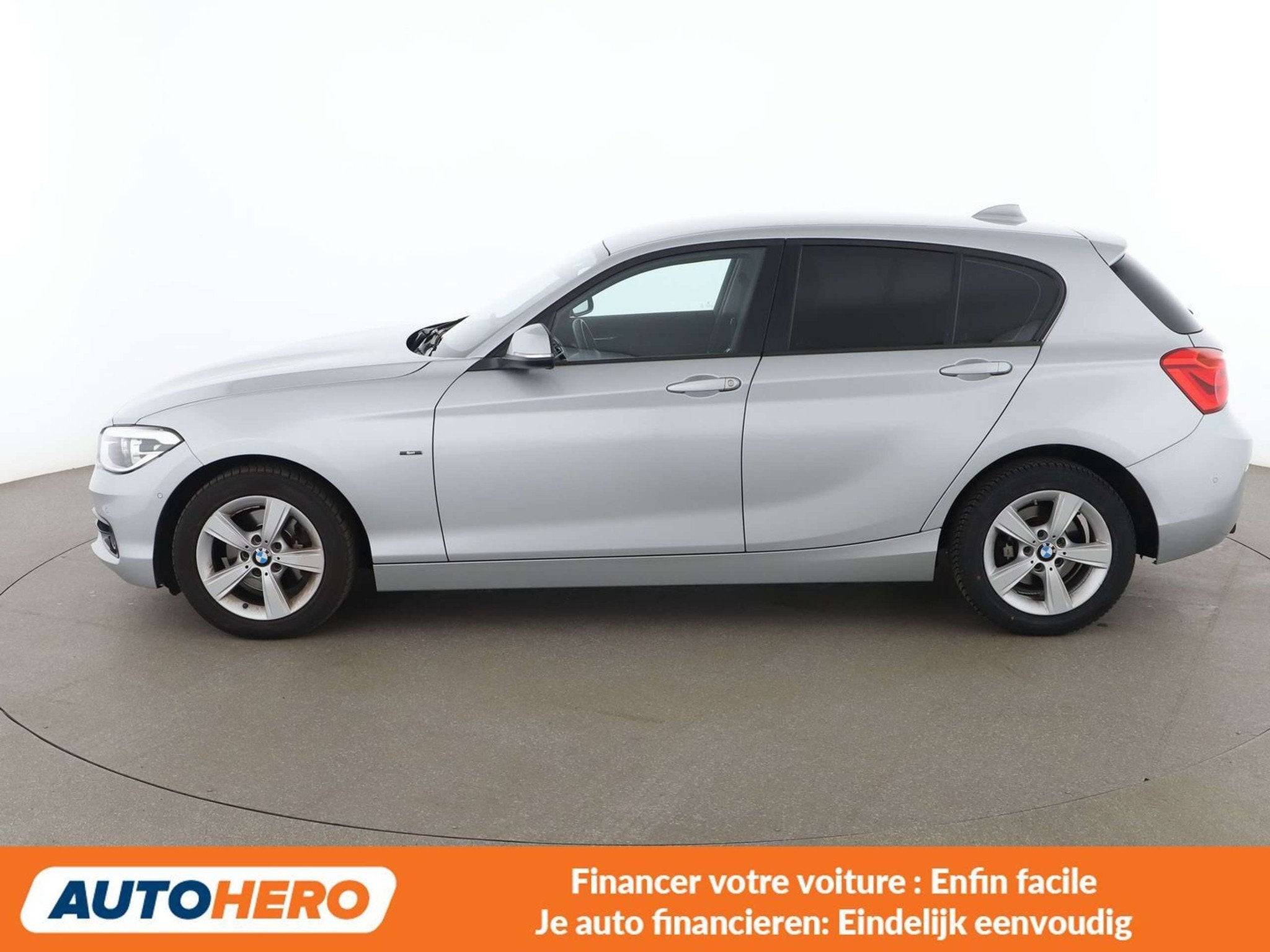 BMW 1 Serie 120 120i Sport Line (bj 2015, automaat), Auto's, Automaat, Gebruikt, Adaptive Cruise Control, Leder
