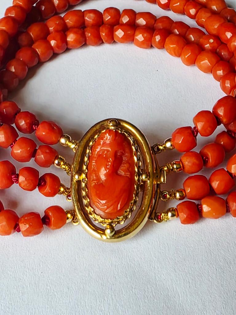 Antieke koralen armband met gouden slot, koralen cameo, Ophalen of Verzenden, Goud, Armband