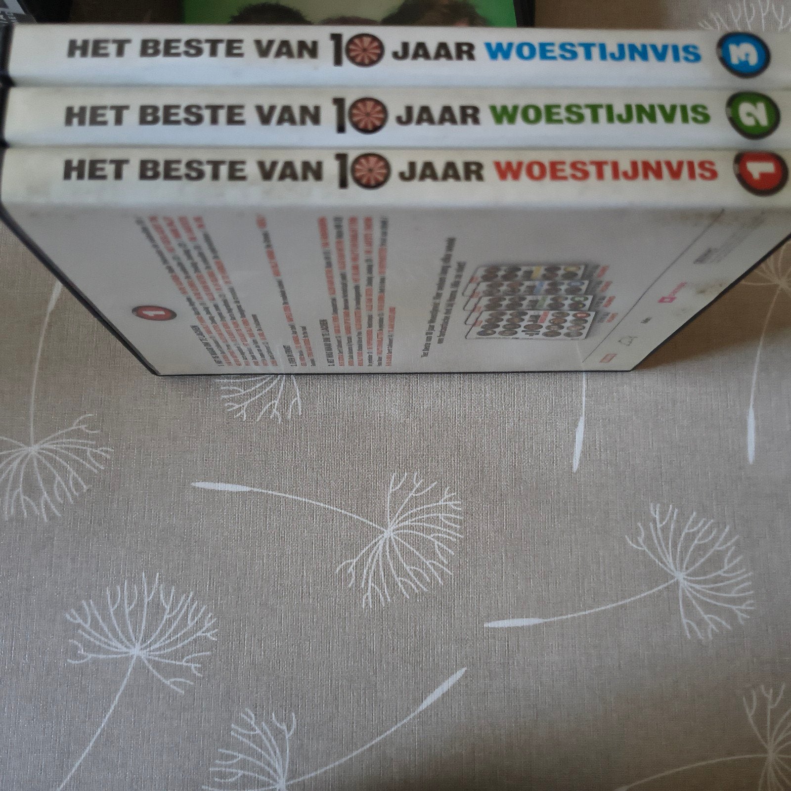 3 DVD's Het beste van 1 jaar Woestijnvis, CD & DVD, CD | Humour & Cabaret, Enlèvement, Comme neuf