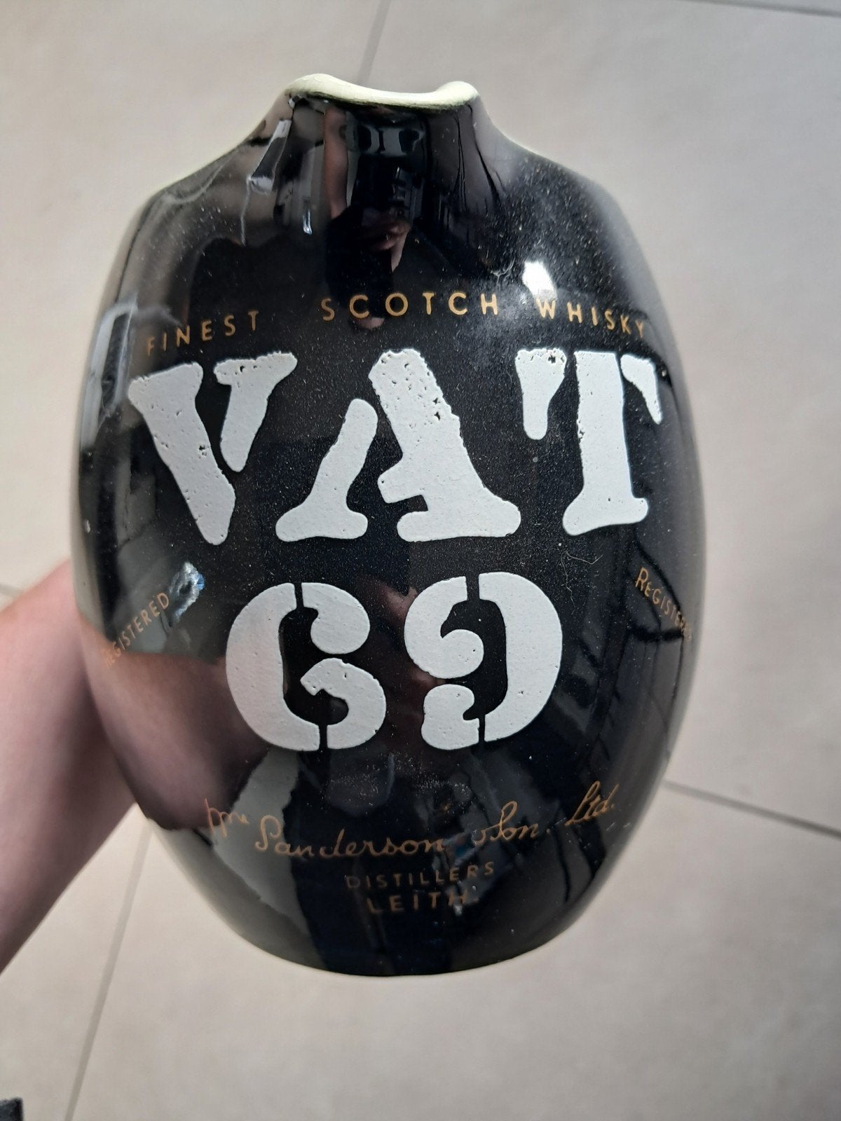 VAT 69 keramische whiskykaraf, Ophalen