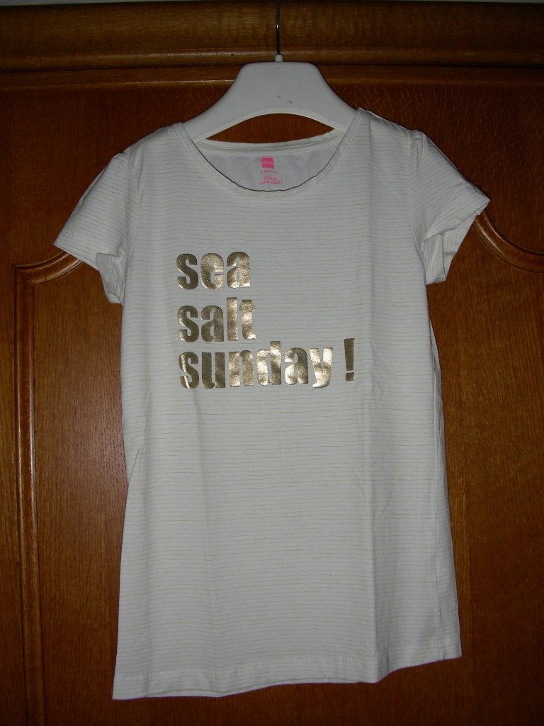 Wit t-shirt met fijn lichtgeel streepje, 146-152, Hema, Meisje, Ophalen of Verzenden, Zo goed als nieuw, Shirt of Longsleeve
