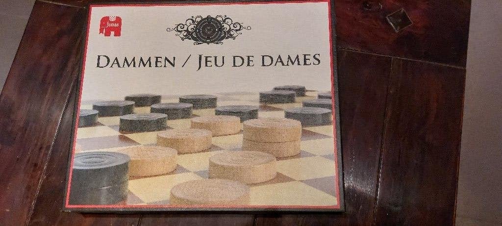 Jeu de dames, Enlèvement
