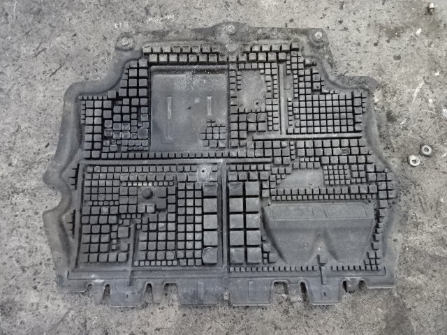CACHE SOUS MOTEUR Volkswagen Passat Variant (365), Volkswagen, Mevr. I. Hauben, Utilisé, Rue de l'Espoir 34 34
4030  GRIVEGNÉE, BE