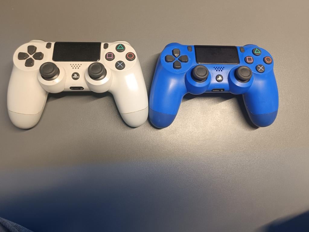 PS4 Pro Glacier White 1TB + 4 Controllers, Games en Spelcomputers, Ophalen, Controller