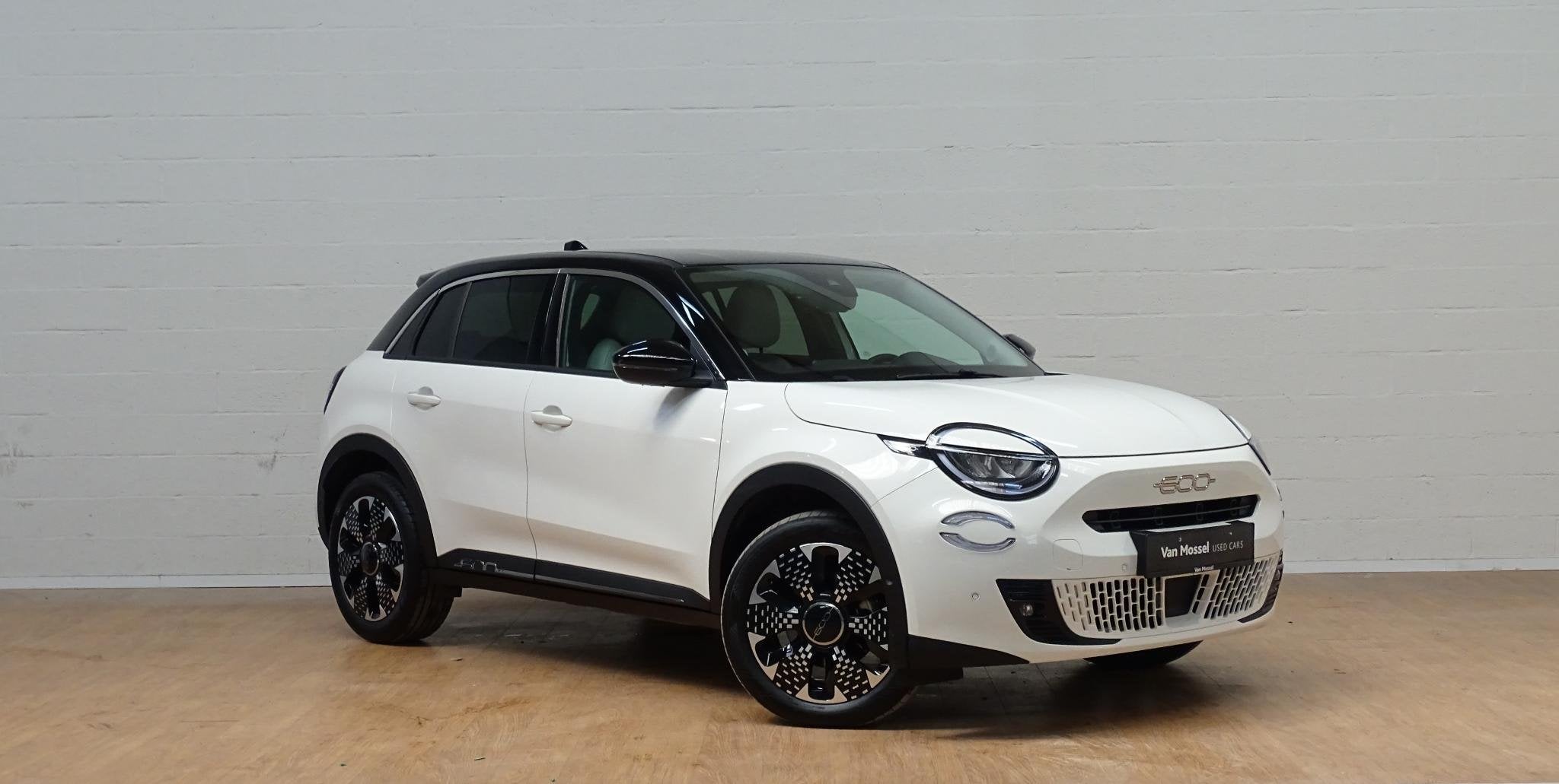 Fiat 600 1.2 Hybrid 100cv DCT La Prima VERWACHT, Auto's, Fiat, Stof, Gebruikt, https://public.car-pass.be/vhr/d7d1cda7-8347-4840-ab86-68463daca2eb