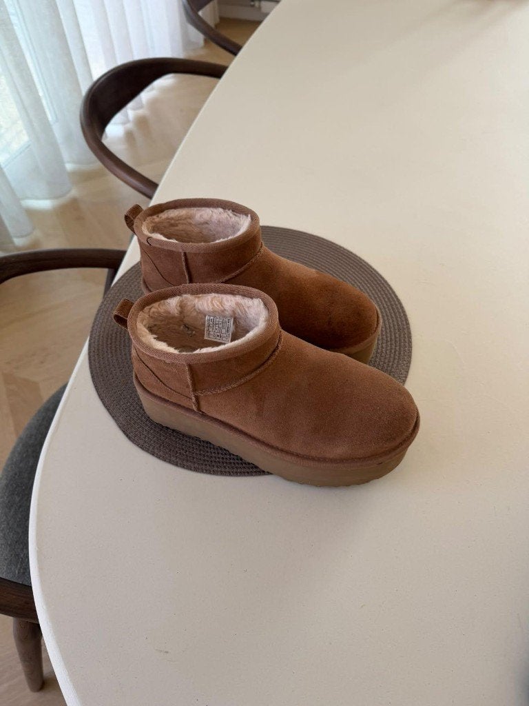Camel UGGS met hoge plateauzool 2026 maat 39, Kleding | Dames, Overige kleuren, Lage of Enkellaarzen, Ophalen of Verzenden, Zo goed als nieuw
