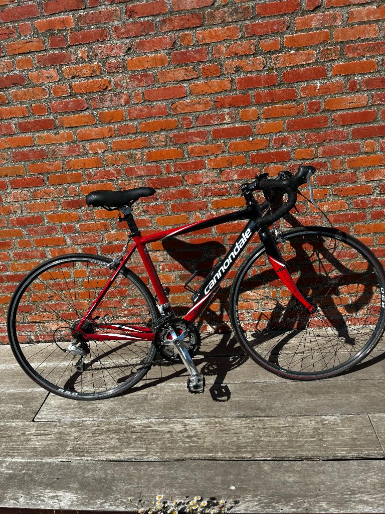 Dames koersfiets Cannondale CAAD 8, Fietsen en Brommers, 28 inch, 47 tot 50 cm, Zo goed als nieuw, 15 tot 20 versnellingen
