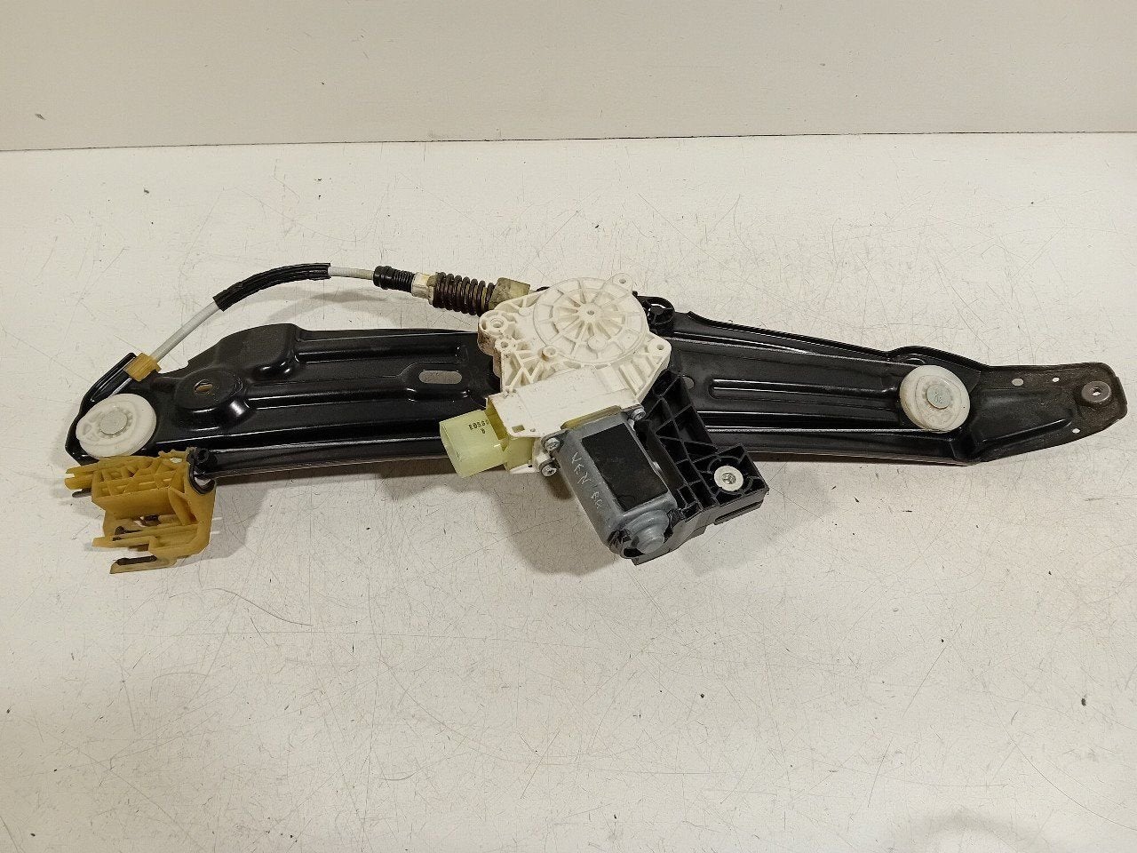 Raammechaniek elektrisch rechts achter BMW 5 serie, Onderdelen@venauto.nl, Van der Ven Autorecycling B.V., Gebruikt, Ettenseweg 76, 4706 PB Roosendaal, The Netherlands