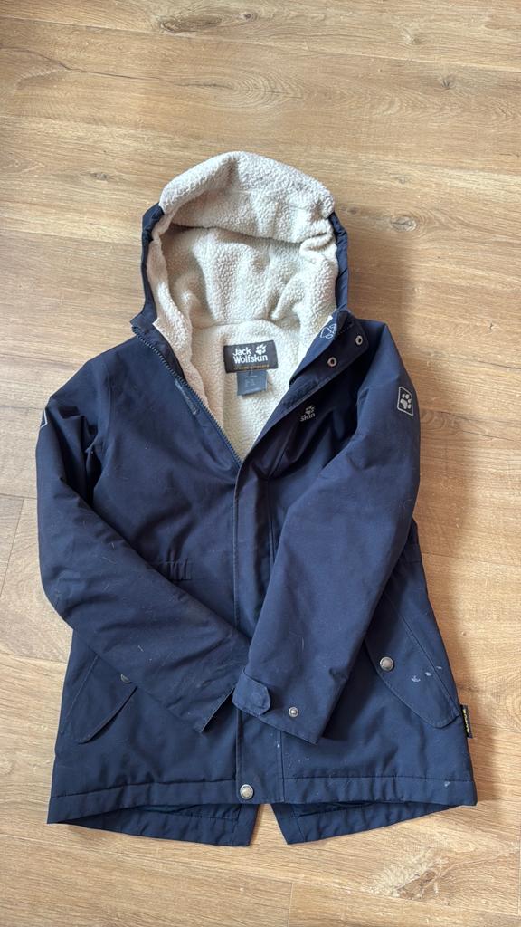 Jack wolfskin 9-10 jaar (meisjes), Kinderen en Baby's, Kinderkleding | Maat 152, Ophalen, Zo goed als nieuw, Jas