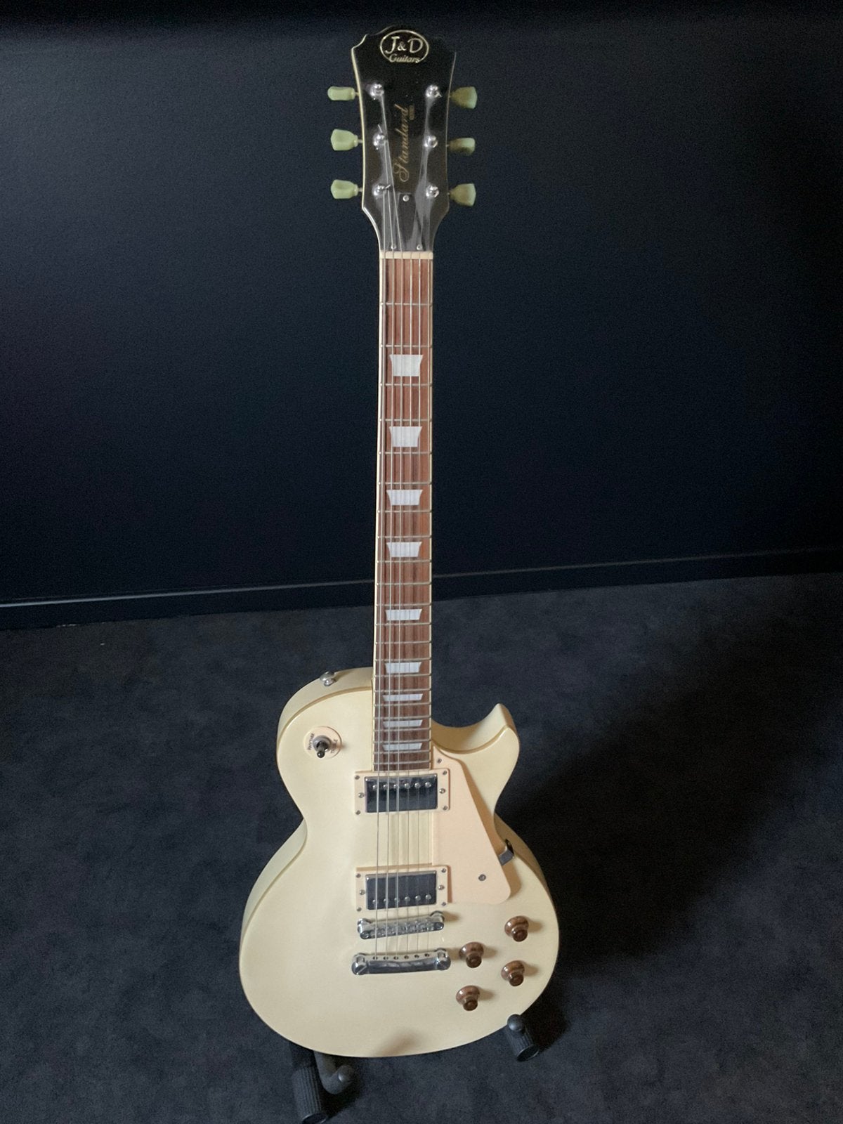 J&D ELEKTRISCHE GITAAR standaard, Muziek en Instrumenten, Ophalen, Zo goed als nieuw