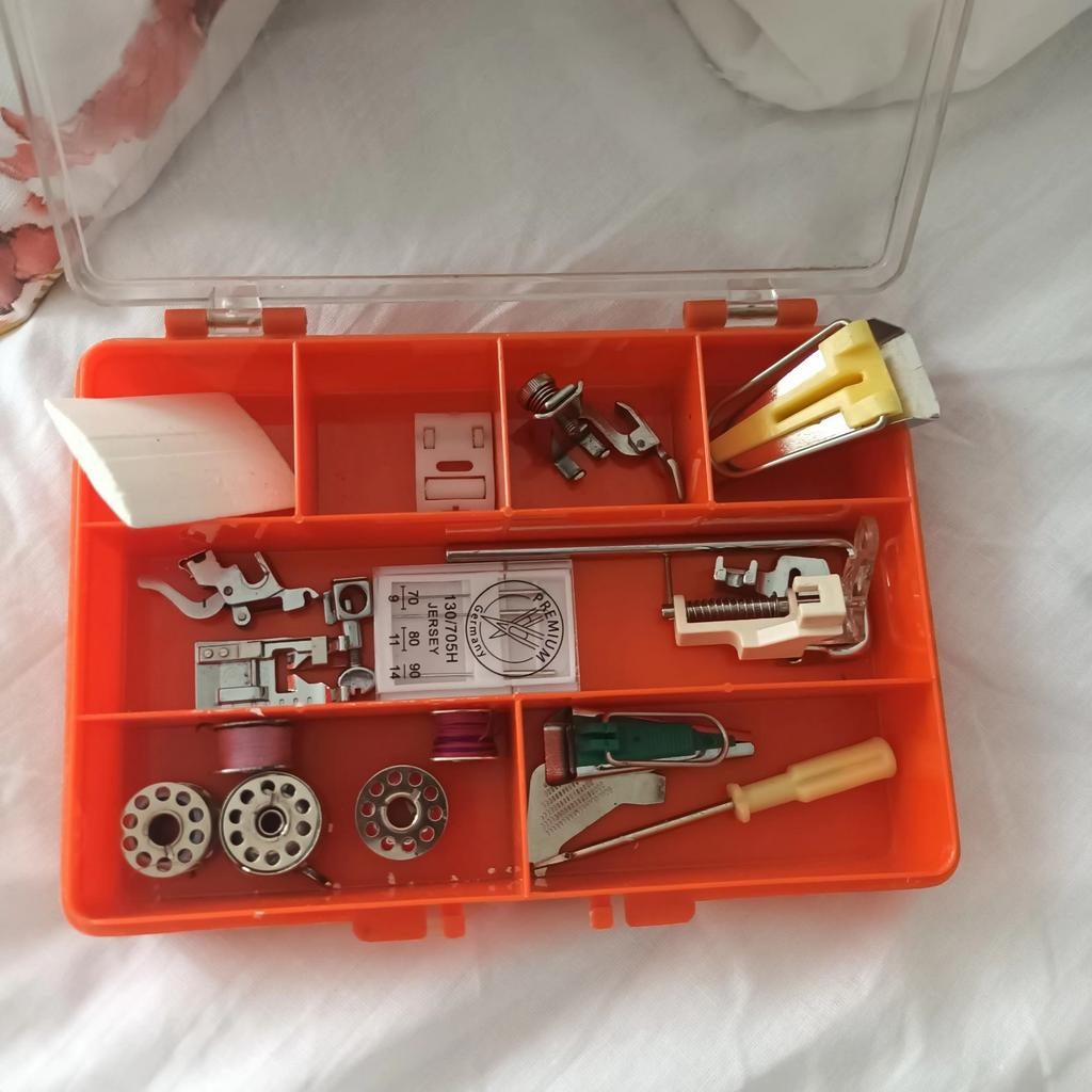 Accessoires pour machine à coudre, Enlèvement, Comme neuf