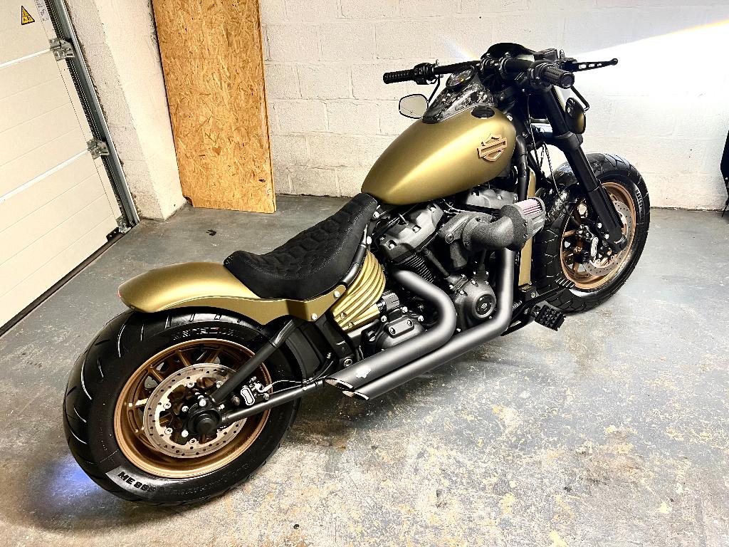 Harley Fat Bob 114 Full Custom Carbon gloednieuw 3000km, Motoren, 2 cilinders, Nieuw, Sportuitlaat, Particulier