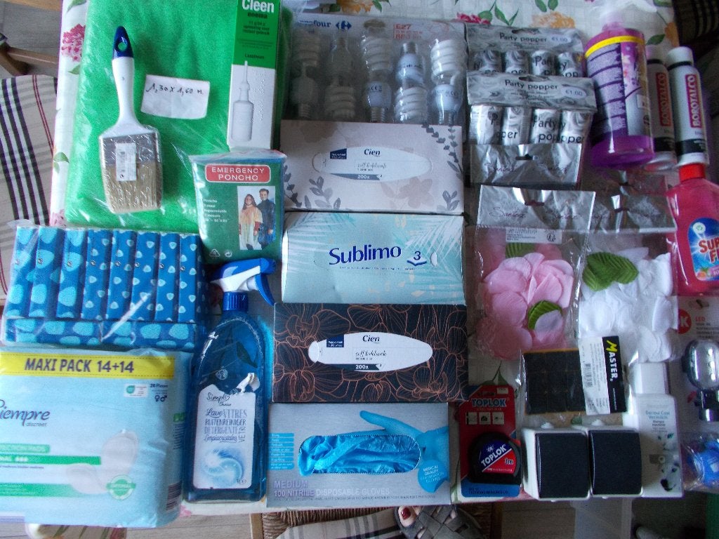 Toutes sortes de produits et d'objets à des mini-prix, Enlèvement