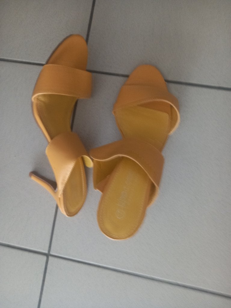 Sandalen geel  42, Kleding | Dames, Schoenen, ANDERE, Geel, Nieuw, Sandalen of Muiltjes