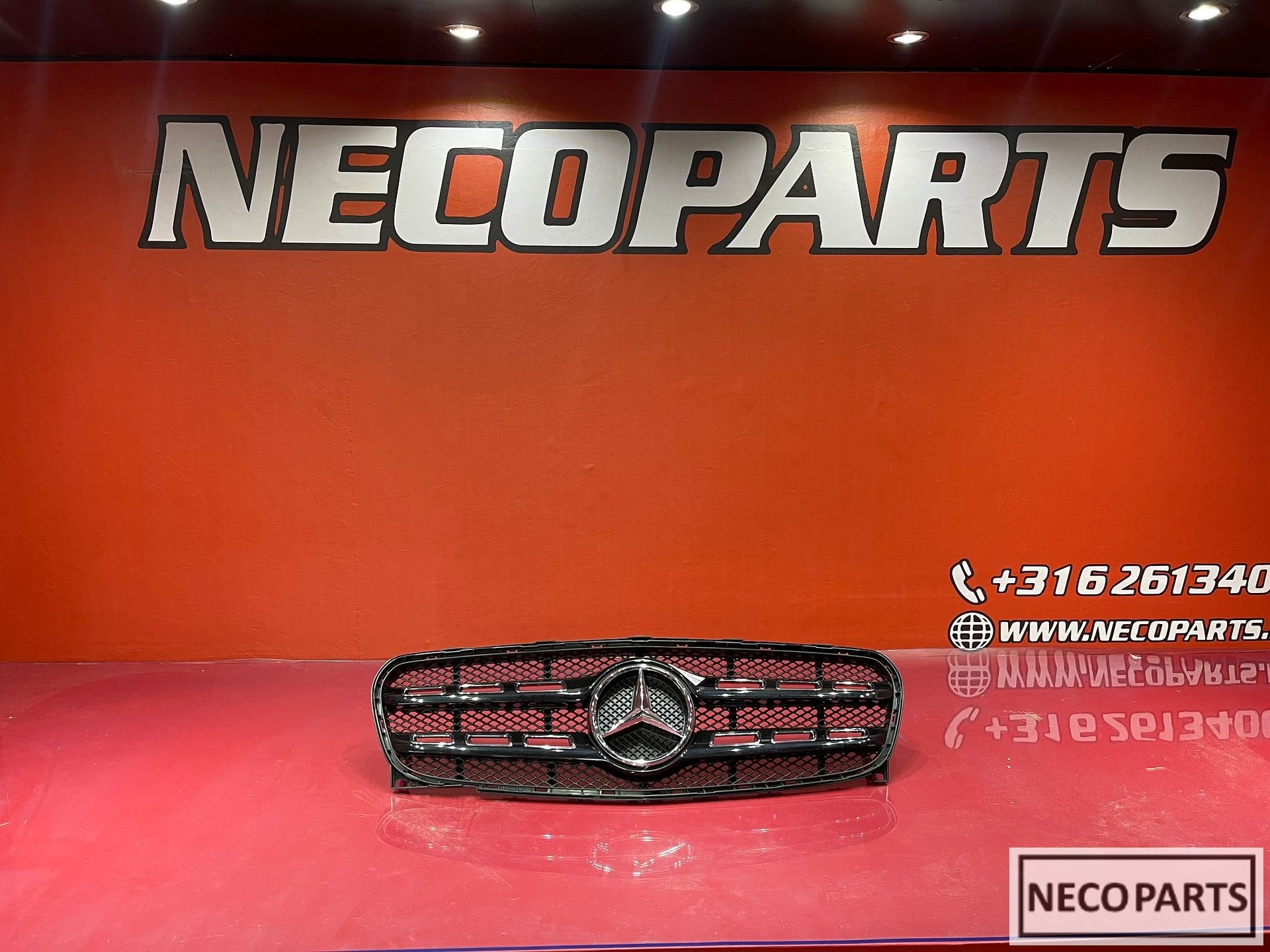 MERCEDES GLA W156 grill grille A1568880460 BLACK ORIGINEEL, Gebruikt, Ophalen of Verzenden, Achter, -