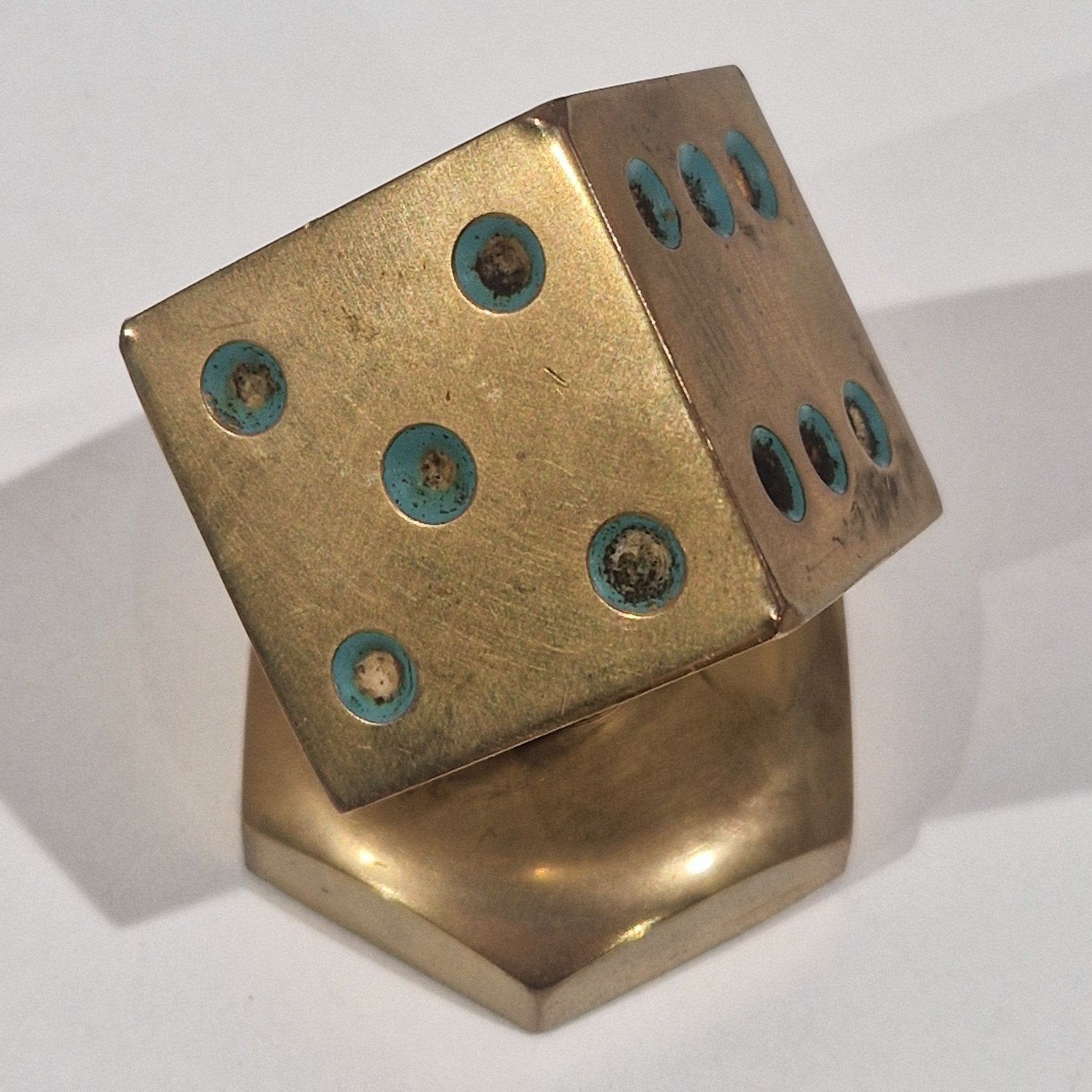 zware koperen paperweight dobbelsteen op voet, Antiek en Kunst, Ophalen of Verzenden, Koper