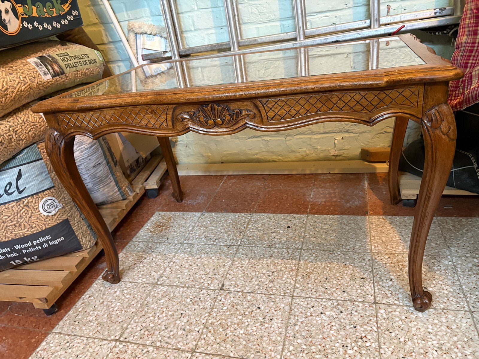 Belle table basse avec plateau en verre, 50 – 75, Autres essences de bois, 50 à 100 cm, Comme neuf