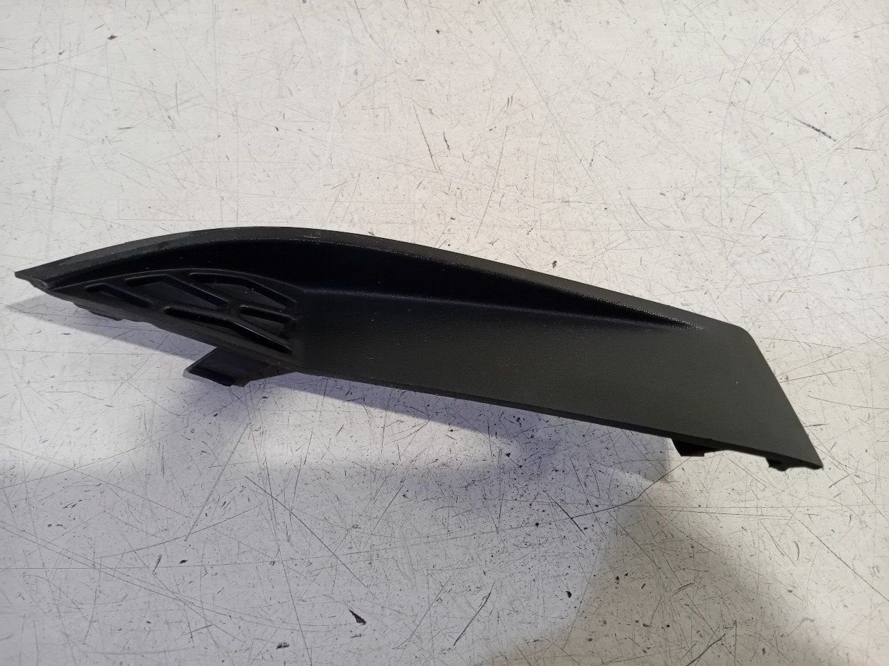 Bumperdeel links voor Land Rover Discovery, Onderdelen@venauto.nl, Van der Ven Autorecycling B.V., Ettenseweg 76, 4706 PB Roosendaal, The Netherlands
