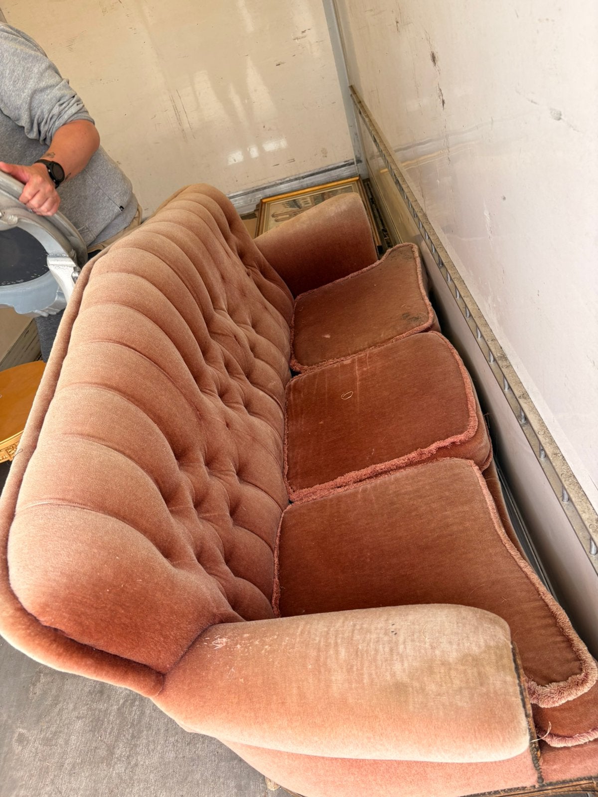 Antieke sofa Hollywood Regency mid-century red velvet, Huis en Inrichting, Ophalen, Zo goed als nieuw