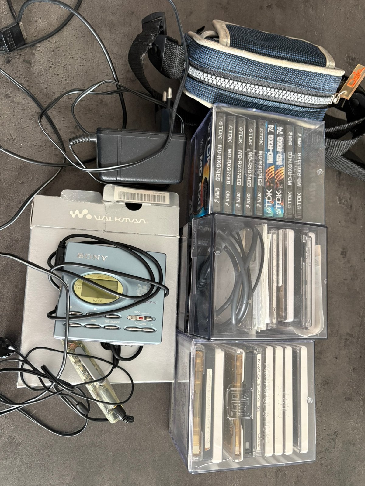 Sony walkman minidisc speler en toebehoren, TV, Hi-fi & Vidéo, Walkman, Discman & Lecteurs de MiniDisc, Enlèvement, Walkman ou Baladeur