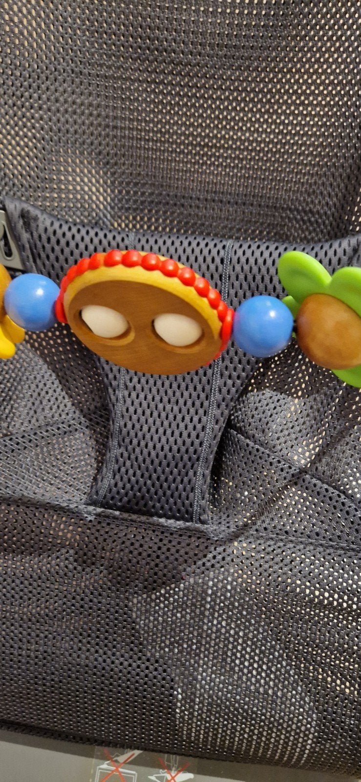 Wipper met speelboog in mesh van Baby Björn, Kinderen en Baby's, Ophalen, Zo goed als nieuw, Wipstoel, Met gordel(s) of riempje(s)