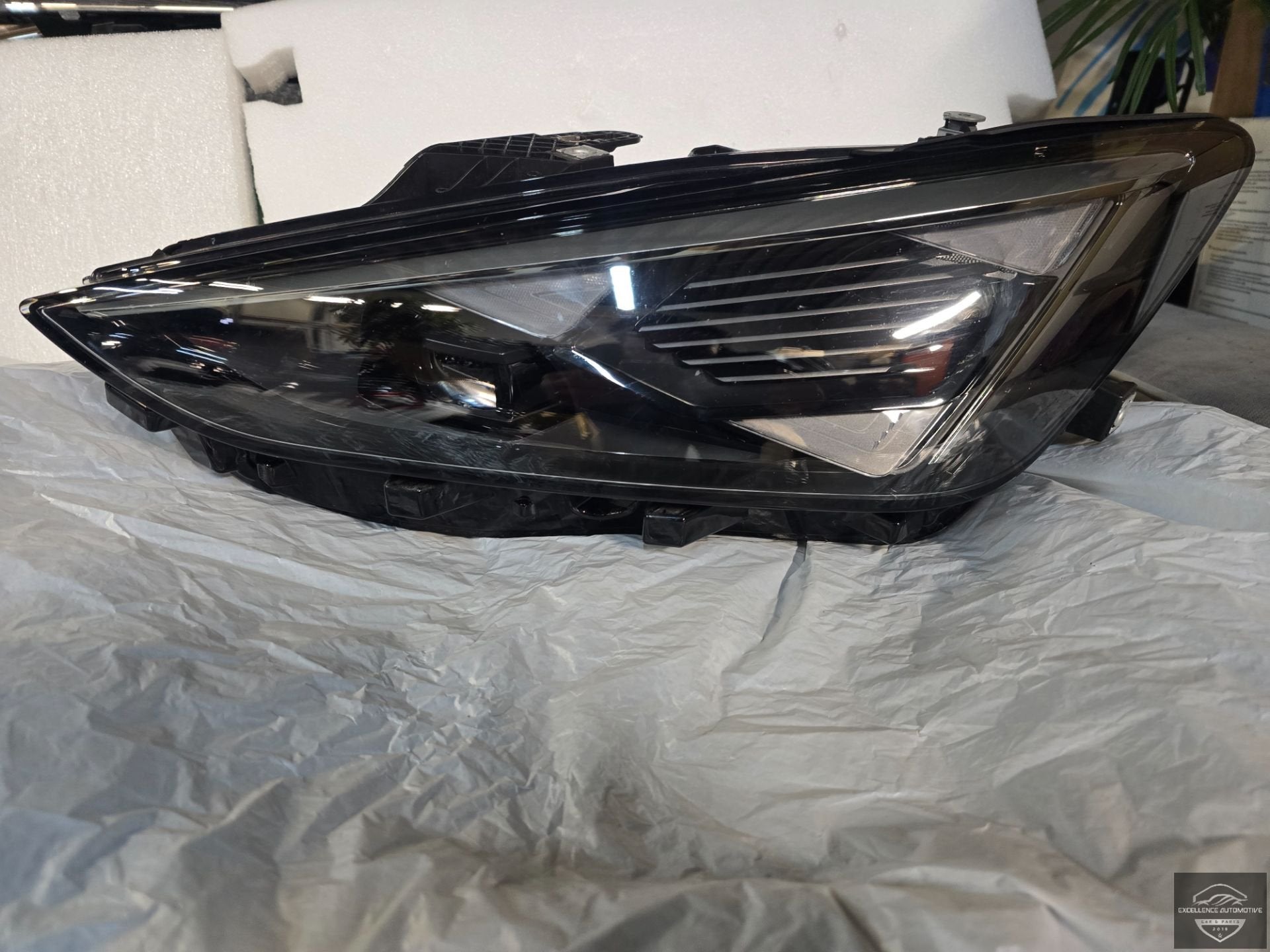 Cupra Formentor Facelift 24+ Vol LED Koplamp Links 5FG941007, Gebruikt, Autovia A-2, Km 585 585
08760  Martorell, ES, SEAT S.A.