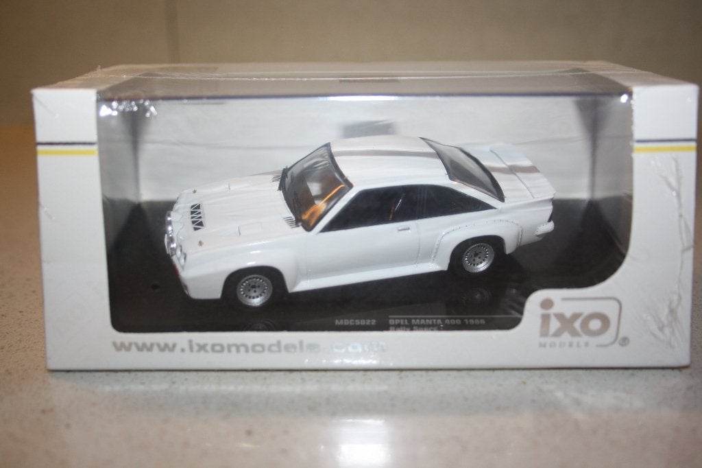 1:43 IXO Opel Manta 400 1986 rally specs wit. nieuw., Hobby en Vrije tijd, Modelauto's | 1:43, Ophalen of Verzenden, Nieuw, Auto