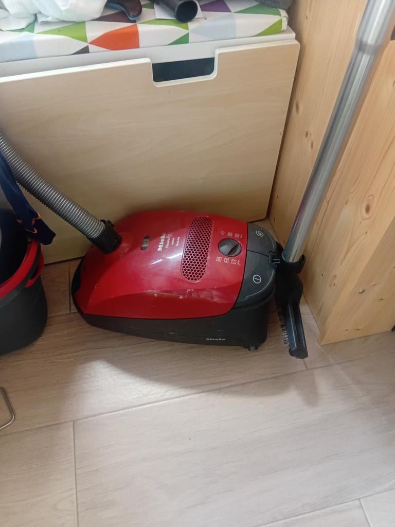 Aspirateur

Miele, Enlèvement, Aspirateur