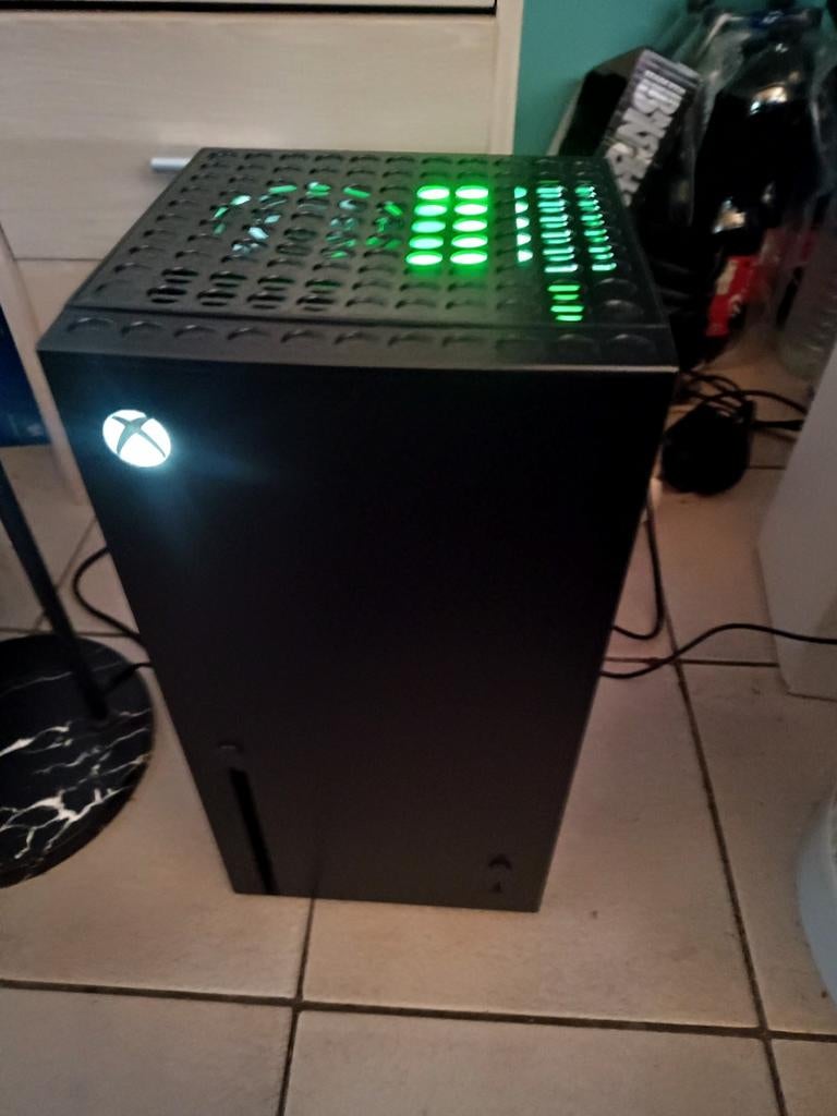 Xbox Series X fridge 4.5L/ mint condition (in original box), Games en Spelcomputers, Spelcomputers | Xbox Series X en S, Xbox Series X