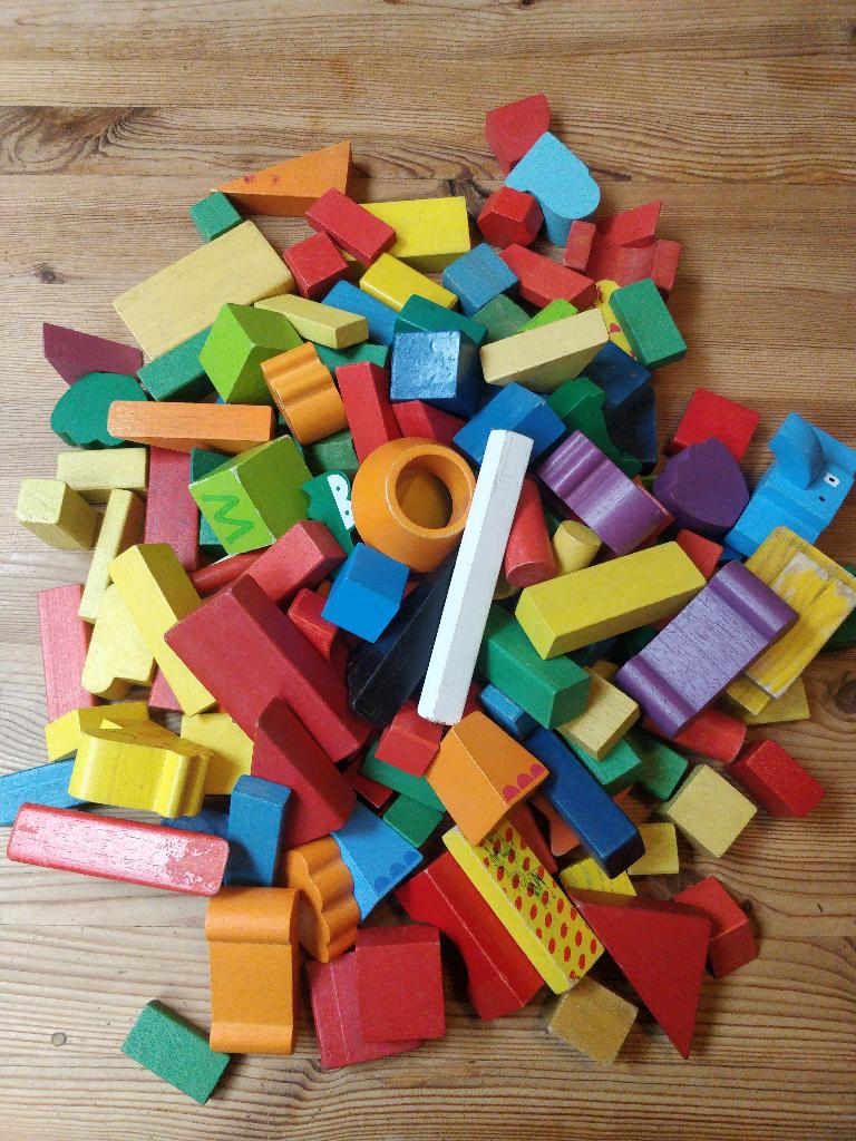 Divers blocs en bois colorés, Enlèvement, Utilisé, Autres marques