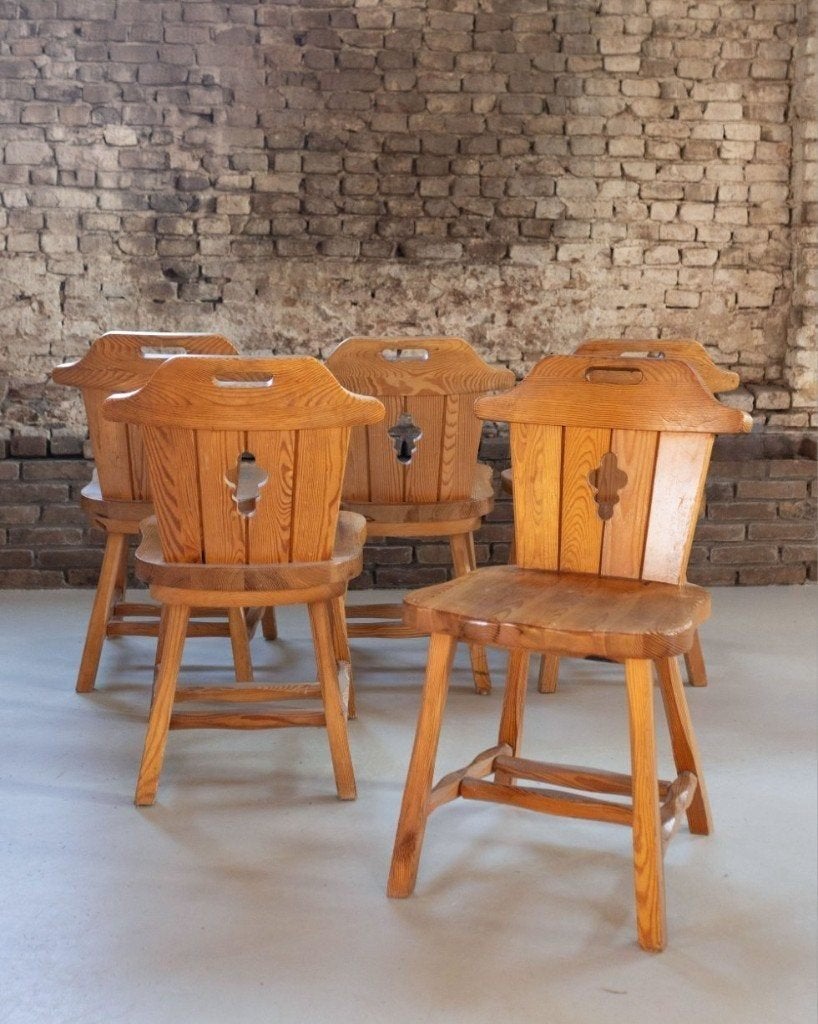 Set van vier sculpturale grenen eetkamerstoelen – jaren 70, Antiek en Kunst, Ophalen