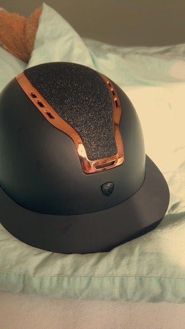 Paarden toque, Dieren en Toebehoren, Paardrijkleding, Ophalen, Overige typen, Dames, Springen
