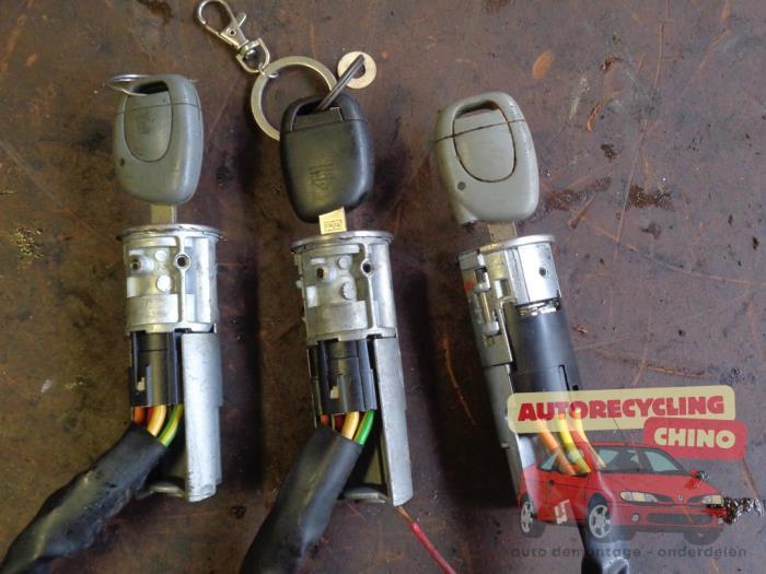 Serrure de contact + clé d'un Renault Twingo, -, 3 mois de garantie, Utilisé, -