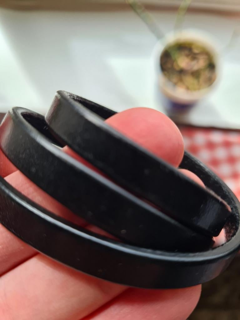 Bracelet en cuir. NOUVEAU ! FAIT MAIN !, Neuf, Femme ou Homme, Autres matériaux, Noir