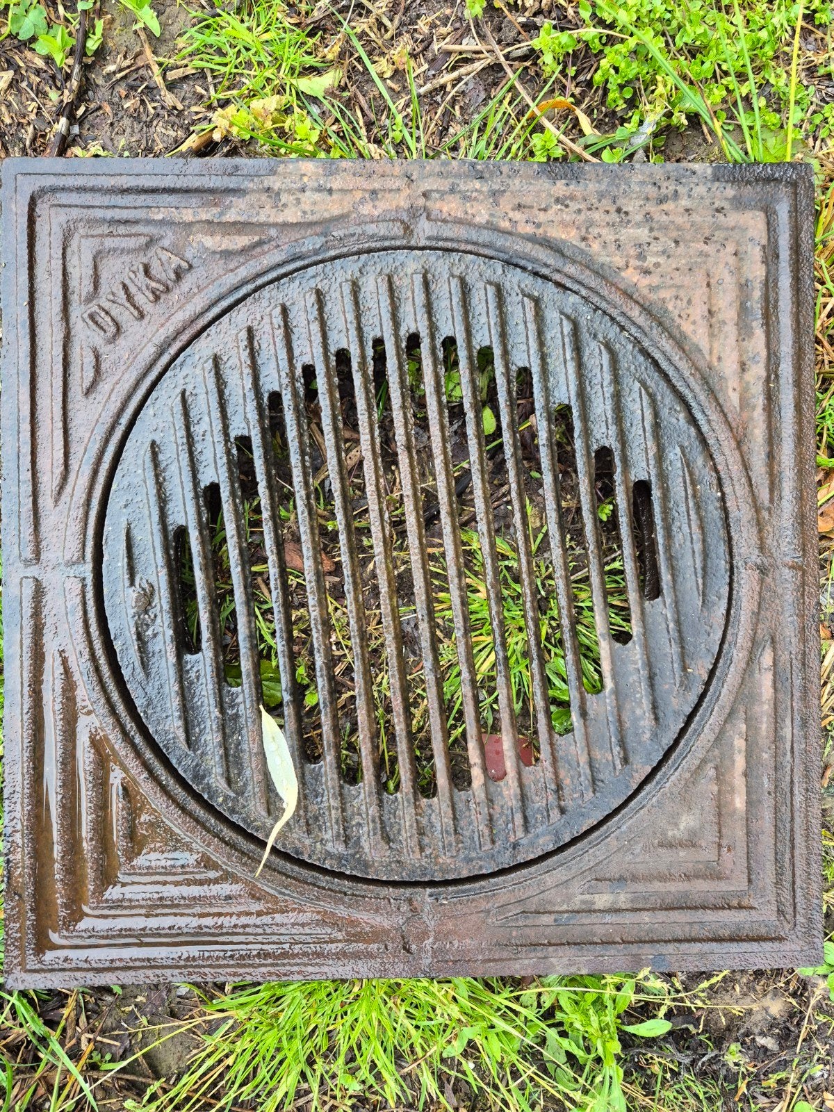 2 gietijzeren putdeksels, Doe-het-zelf en Bouw, Buizen en Afvoer, Ophalen