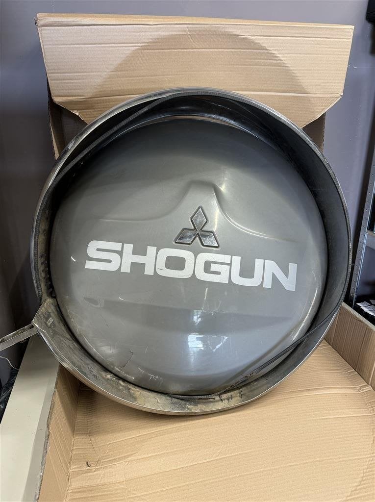 Mitshubishi Shogun MK3 reserve wiel cover trim - 1999 -2006, Enlèvement ou Envoi, Neuf