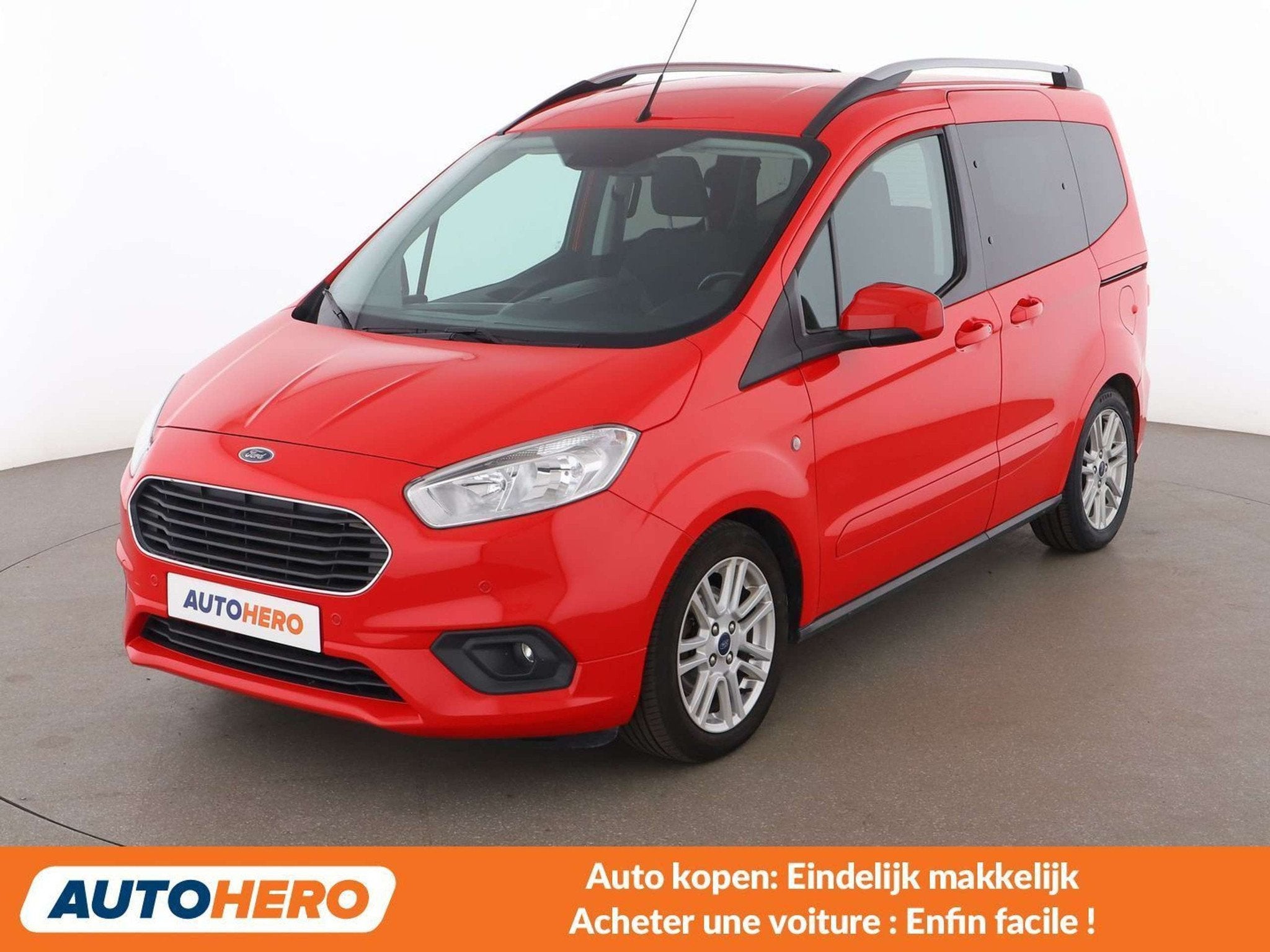 Ford Tourneo Courier 1.5 TDCi Titanium, Autos, Ford, Rouge, Achat, Euro 6, Boîte manuelle