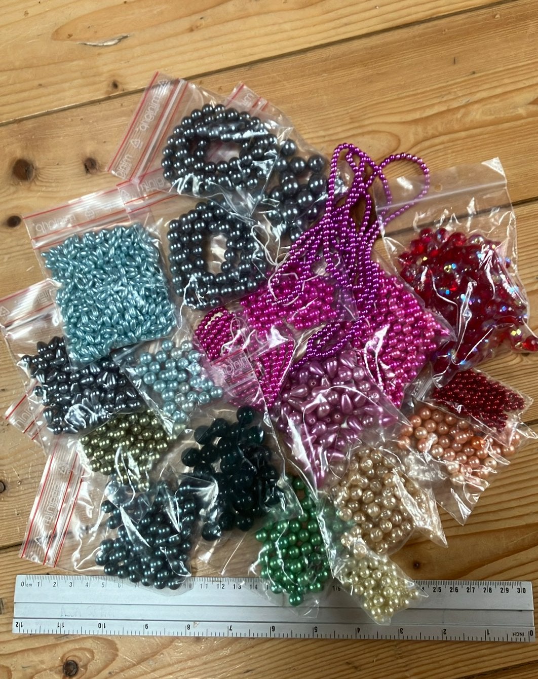Pakket kralen diverse kleuren en formaten., Enlèvement, Comme neuf