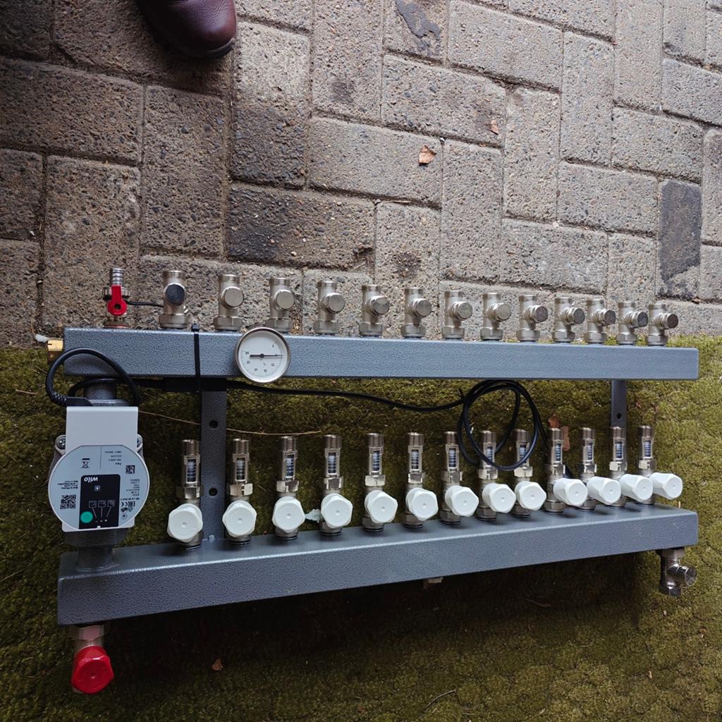 Nieuw vloerverwarming verdeler 13 groepen + pomp Wilo, Enlèvement