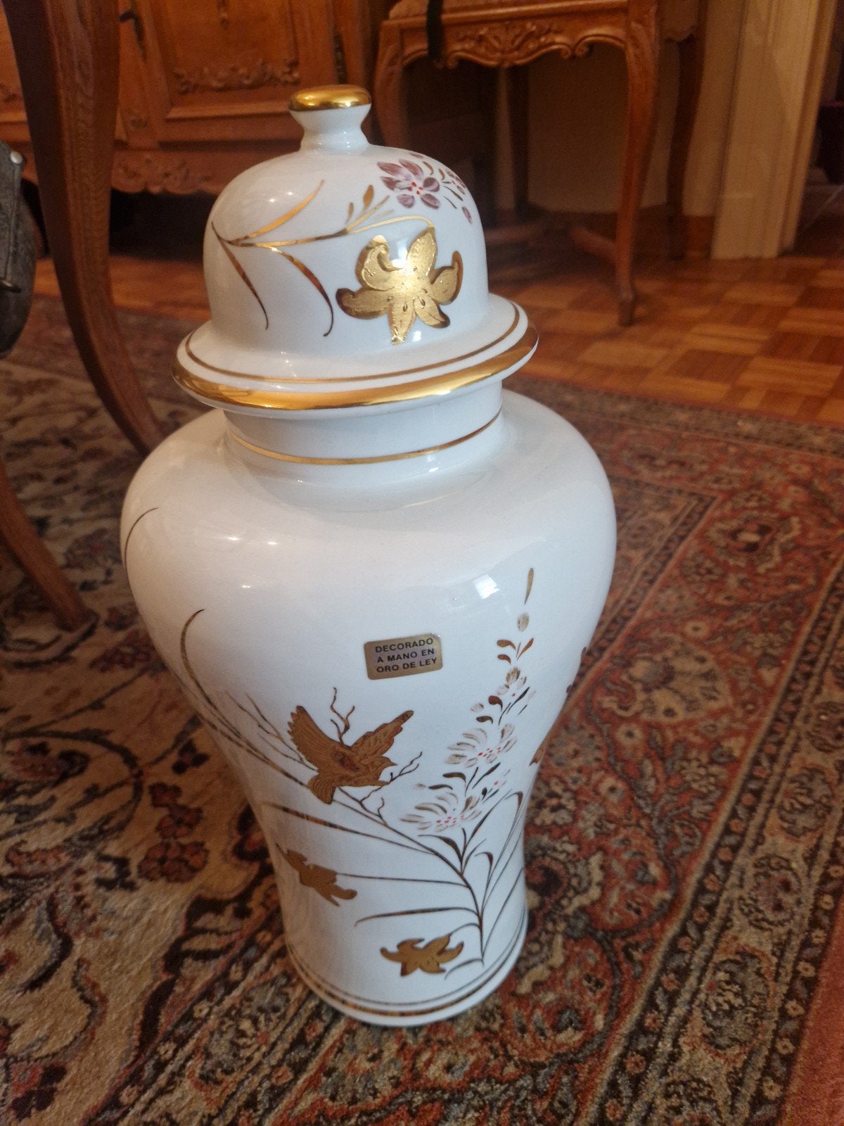 Grote sierlijke witte porseleinen vaas (of overdekte vaas), Antiek en Kunst, Ophalen