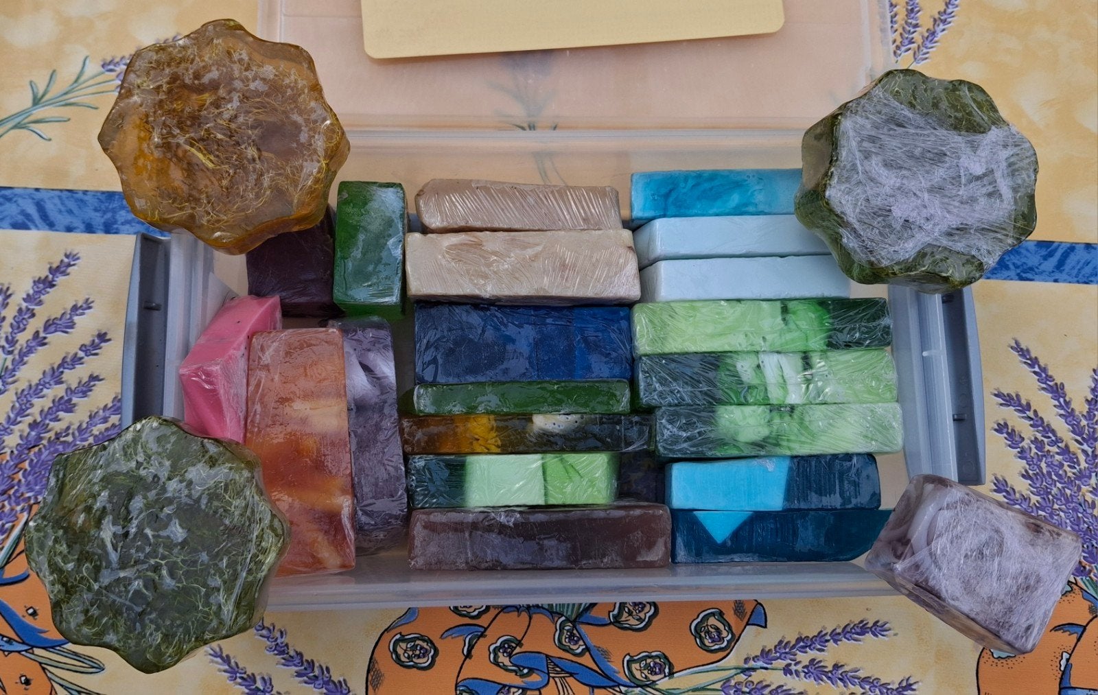 LOT SAVONS ARTISANAUX GLYCÉRINE - soin de la peau /FINI 31/8, Enlèvement ou Envoi, Neuf