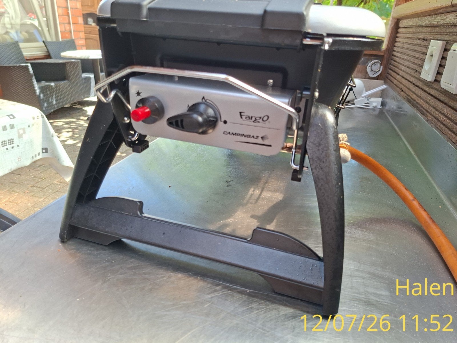 Compacte gas bbq met 2 werkbladen makkelijk op te bergen ., Ophalen
