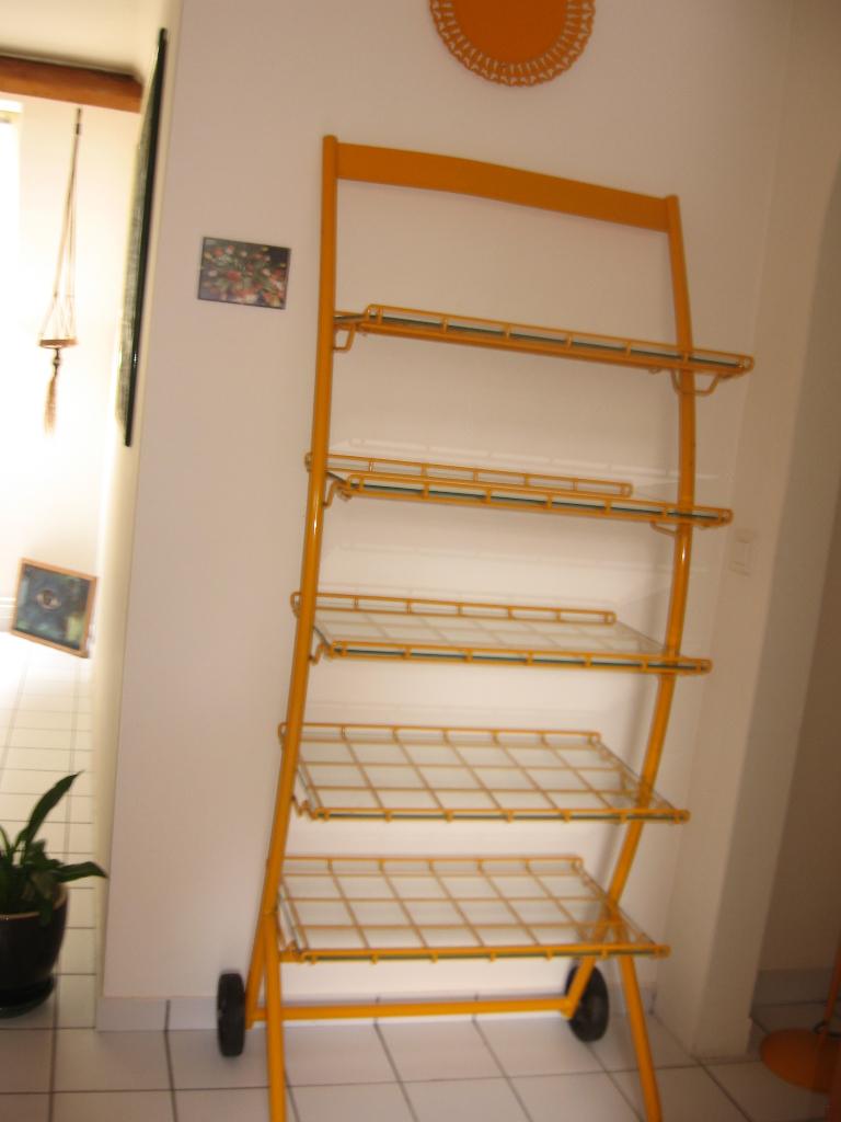 Grote op maat gemaakte zonnebloemgele plank, Ophalen, Gebruikt