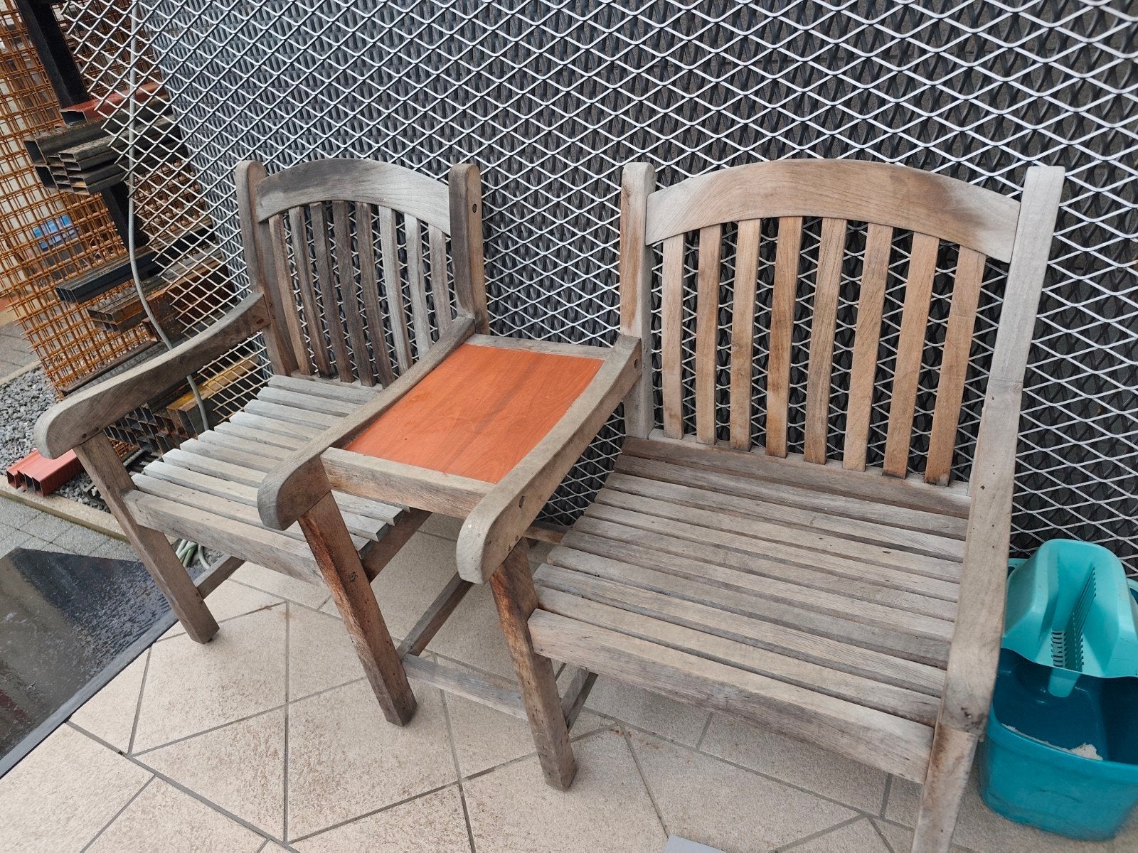 Dubbele stoel met tafeltje tussenin Maranti, Ophalen, Gebruikt, Hout